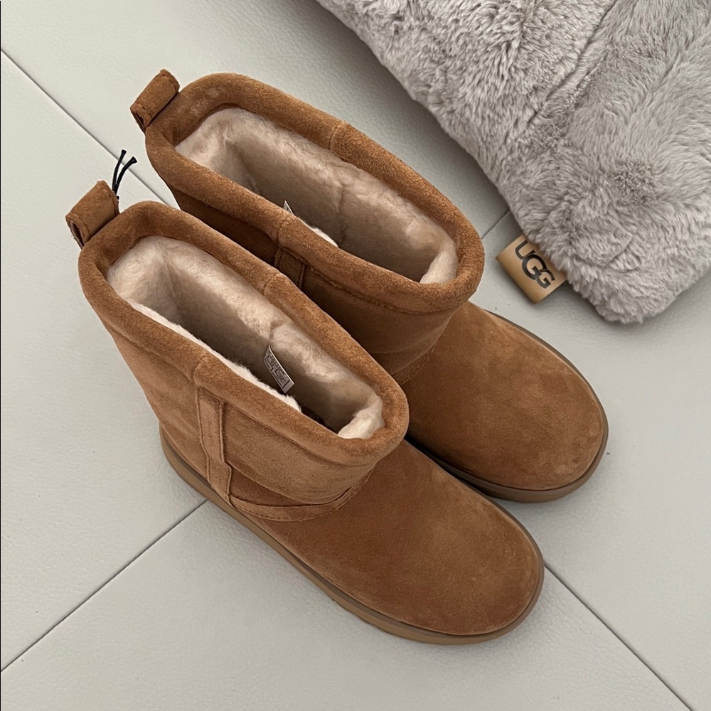NWT - UGG Classic Short Waterproof Boots - Chestnut - Picture 7 of 8